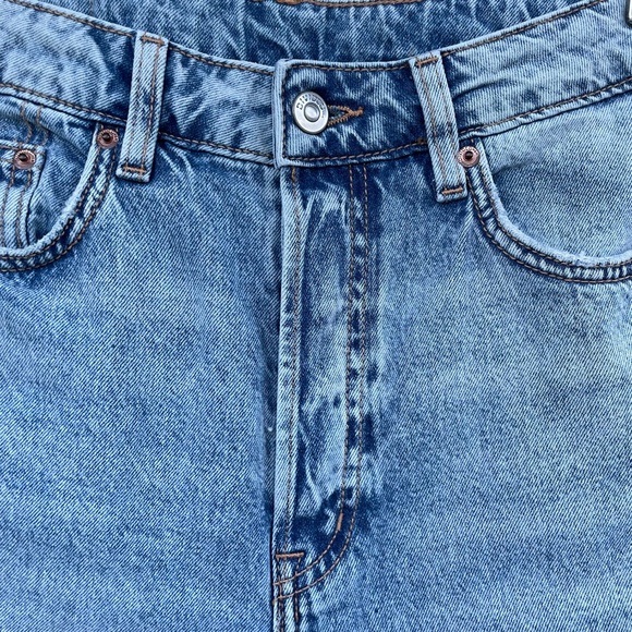 Jeans: H&M Light Blue High Waist Slim Leg Frayed Demin - Picture 8 of 12